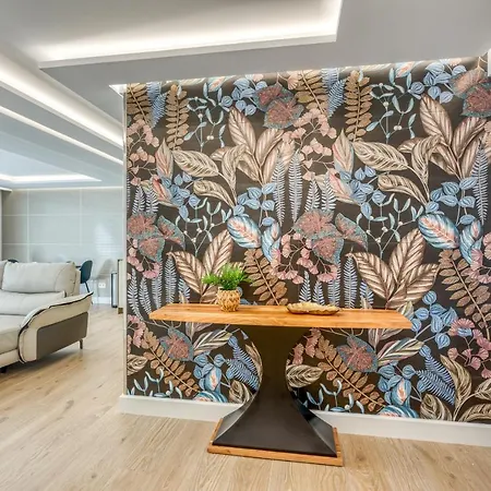 Hanami Real Center *