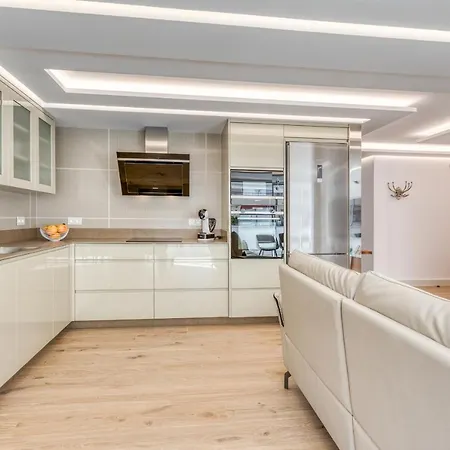 Hanami Real Center Apartment Estepona