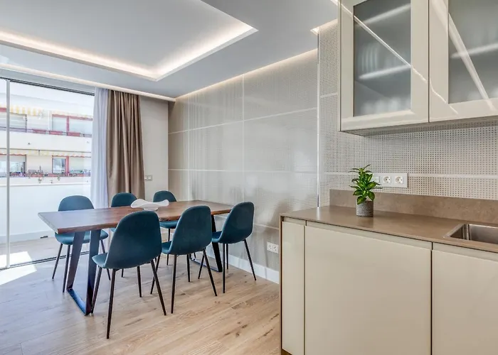 Hanami Real Center *